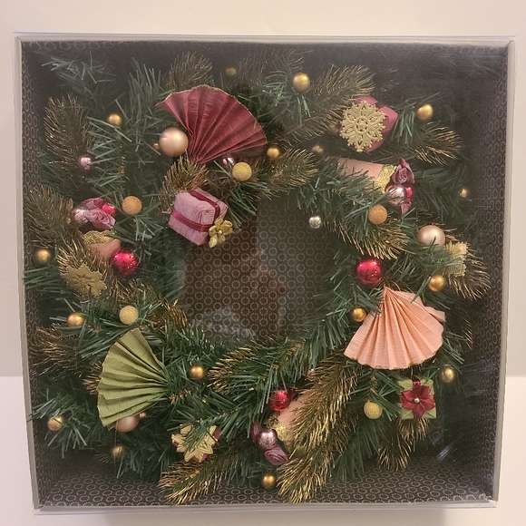Wreath Martha Stewart Lustous Finery Collection 38"round x 4" thick - Picture 5 of 8